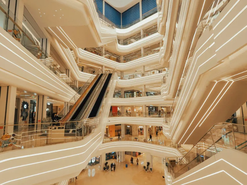 ショッピングモールの内観の写真