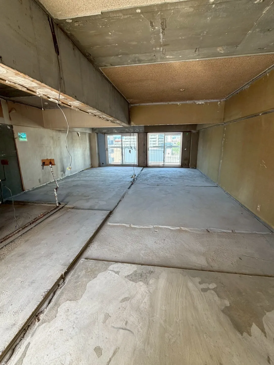 間取り変更のための解体中の写真